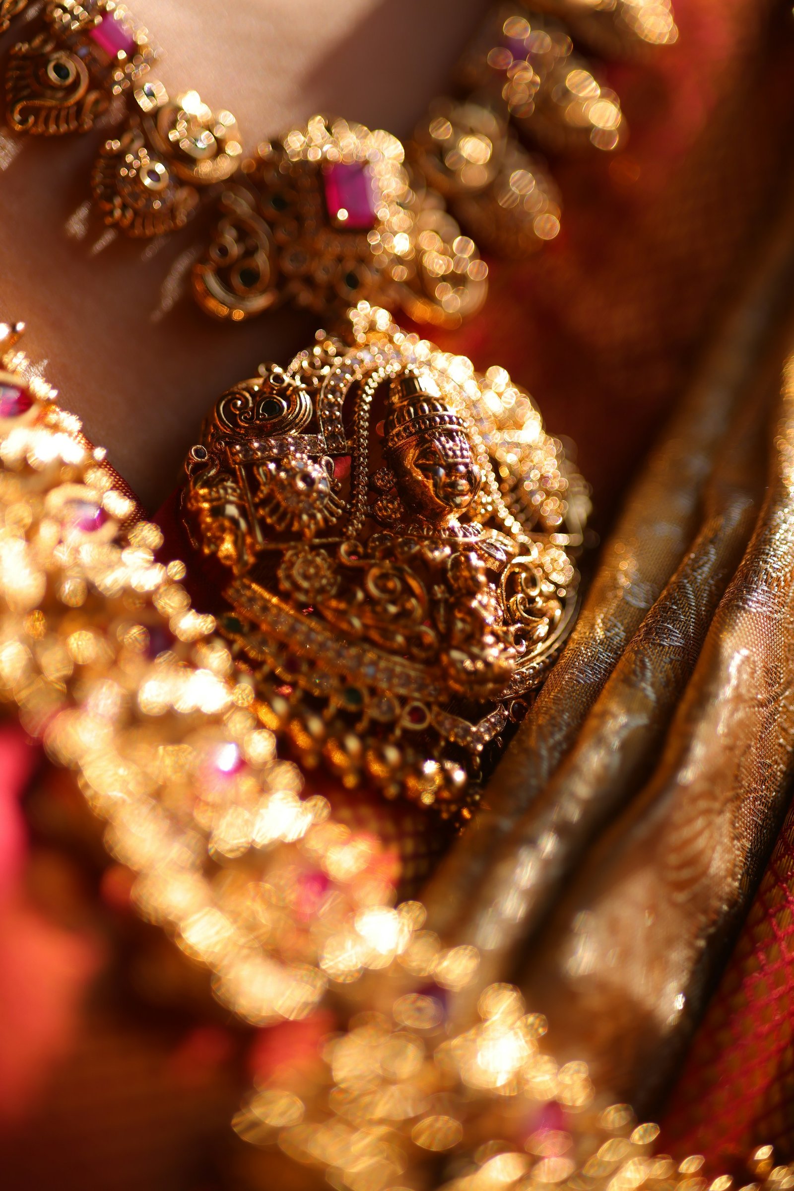 Fine gold jewellery from Arbuda